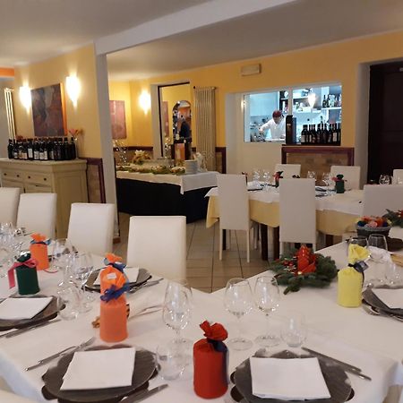 Locanda Della Luna Rossa Calosso المظهر الخارجي الصورة
