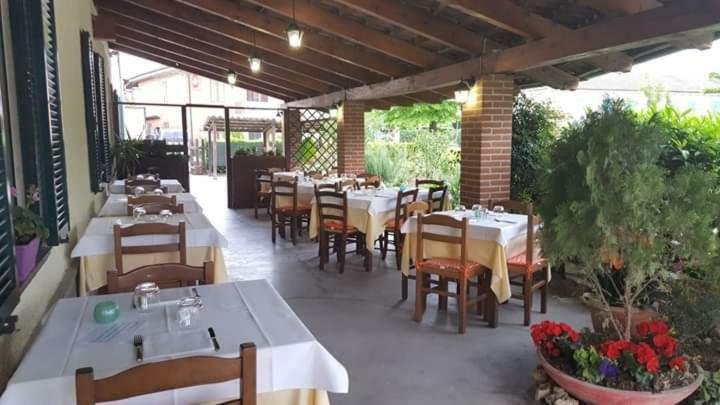 Locanda Della Luna Rossa Calosso المظهر الخارجي الصورة